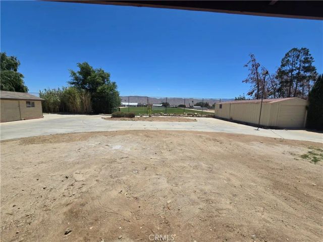 7215 Lyons 2, Hesperia, CA 92345