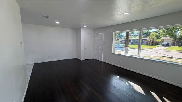 10816 Mandalay Drive, Dallas, TX 75228