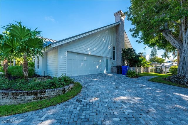 5042 Seahorse AVE, Naples, FL 34103
