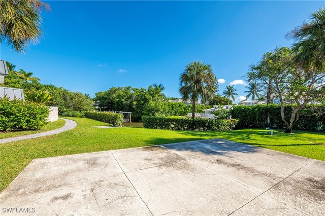 5042 Seahorse AVE, Naples, FL 34103