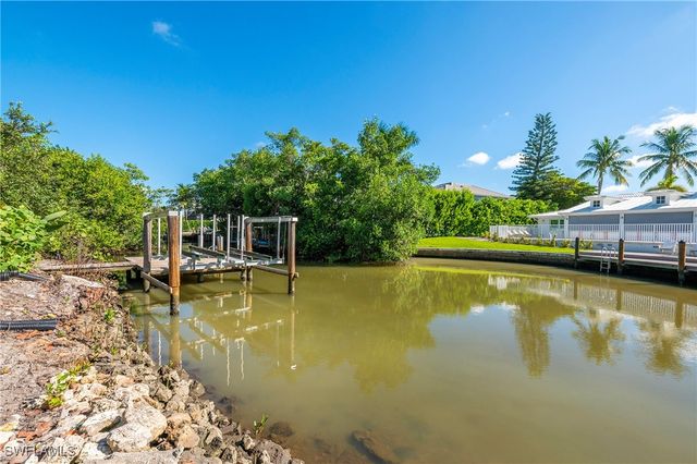 5042 Seahorse AVE, Naples, FL 34103