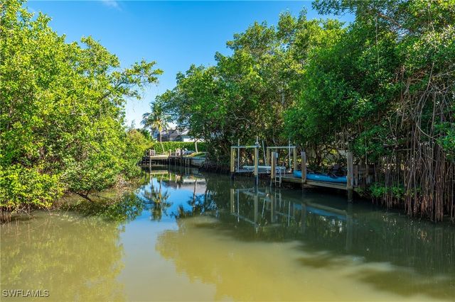 5042 Seahorse AVE, Naples, FL 34103