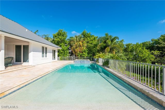 5042 Seahorse AVE, Naples, FL 34103