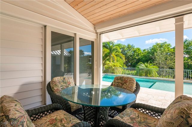 5042 Seahorse AVE, Naples, FL 34103