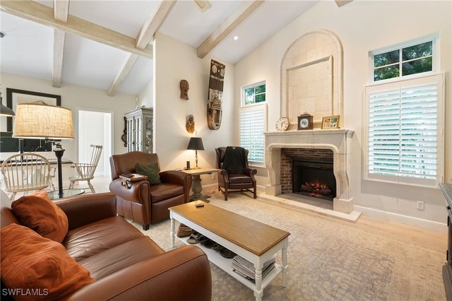 5042 Seahorse AVE, Naples, FL 34103