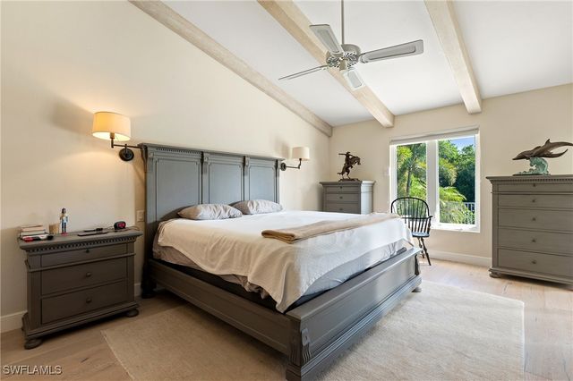 5042 Seahorse AVE, Naples, FL 34103