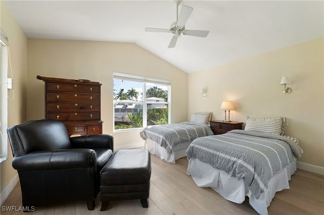 5042 Seahorse AVE, Naples, FL 34103