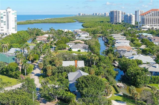 5042 Seahorse AVE, Naples, FL 34103