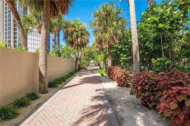 5042 Seahorse AVE, Naples, FL 34103