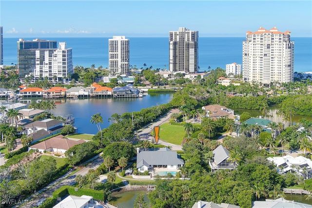 5042 Seahorse AVE, Naples, FL 34103