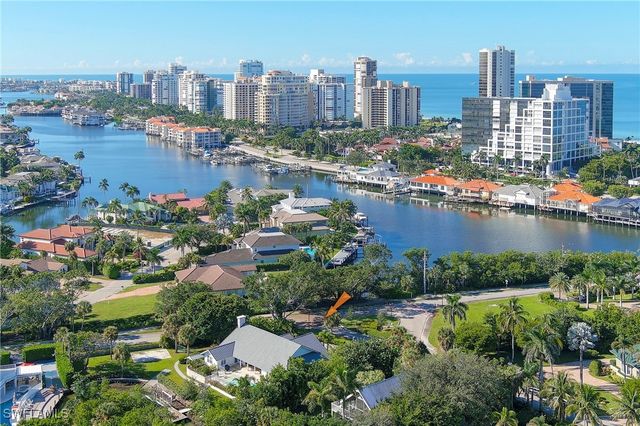 5042 Seahorse AVE, Naples, FL 34103