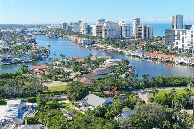 5042 Seahorse AVE, Naples, FL 34103