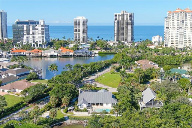 5042 Seahorse AVE, Naples, FL 34103