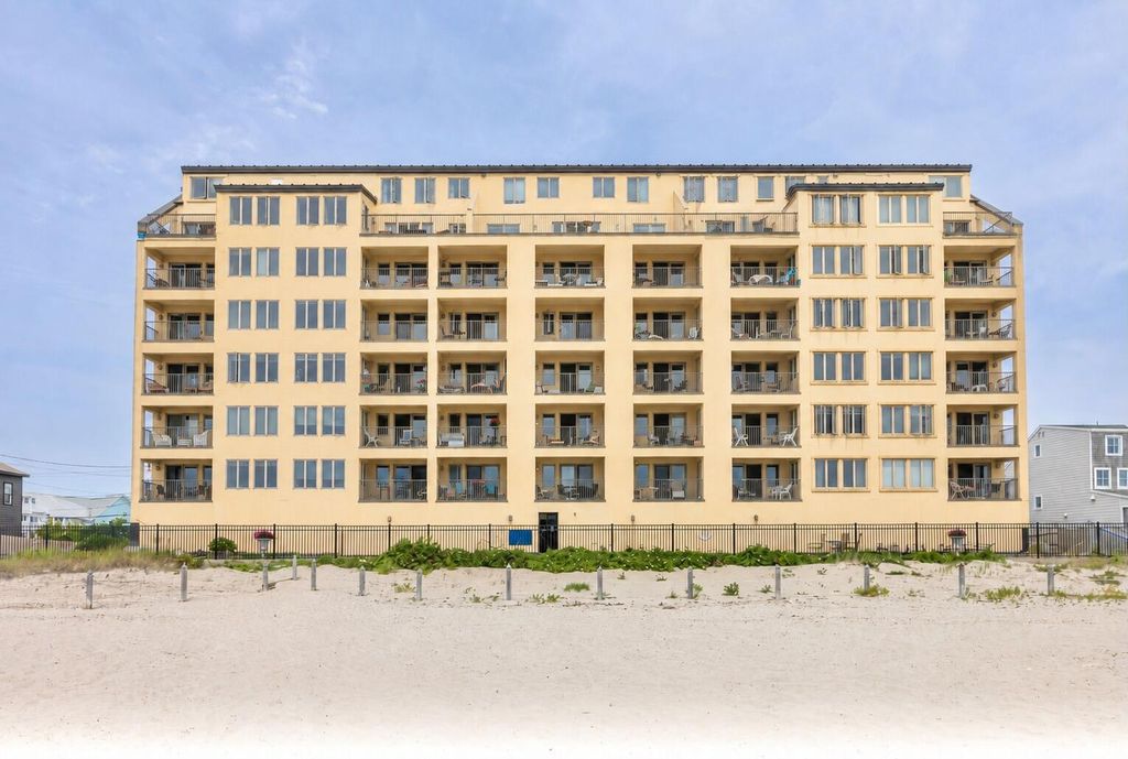 191 E Grand Avenue 203, Old Orchard Beach, ME 04064 — exterior