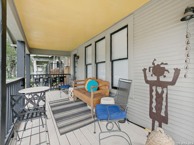 200 Queen Anne Ct, San Antonio, TX 78209