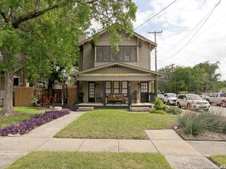 200 Queen Anne Ct, San Antonio, TX 78209