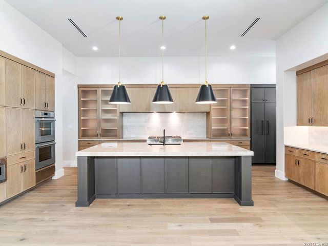 71 Via Aragon, San Antonio, TX 78257