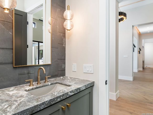 71 Via Aragon, San Antonio, TX 78257