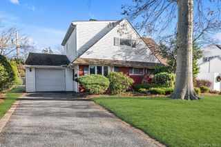 25 March Lane, Westbury, NY 11590