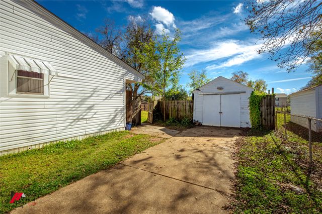 2424 Broadway Drive, Bossier City, LA 71111