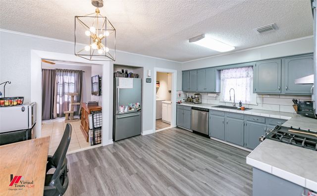 2424 Broadway Drive, Bossier City, LA 71111