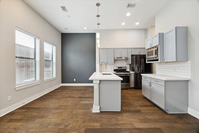 614 Thornton Road G, Houston, TX 77018