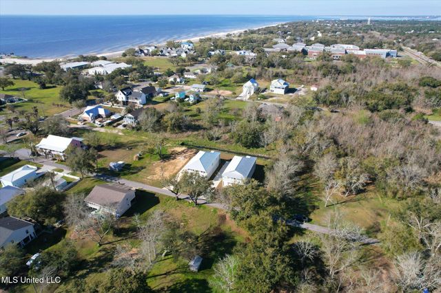 219 Demetz Avenue, Pass Christian, MS 39571