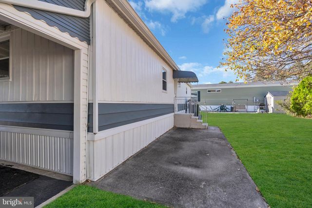 166 MOCKINGBIRD WAY, Whiting, NJ 08759