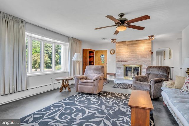 1257 ROSSMOYNE RD, Mechanicsburg, PA 17055