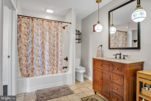 1257 ROSSMOYNE RD, Mechanicsburg, PA 17055