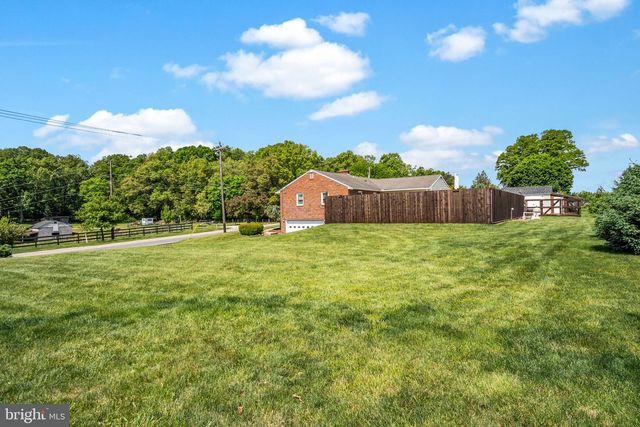 1257 ROSSMOYNE RD, Mechanicsburg, PA 17055