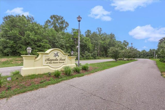 175 Oak Grove Lane, Quincy, FL 32351