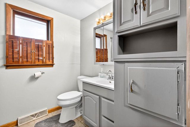 1041 SHANNON STREET, Neenah, WI 54956