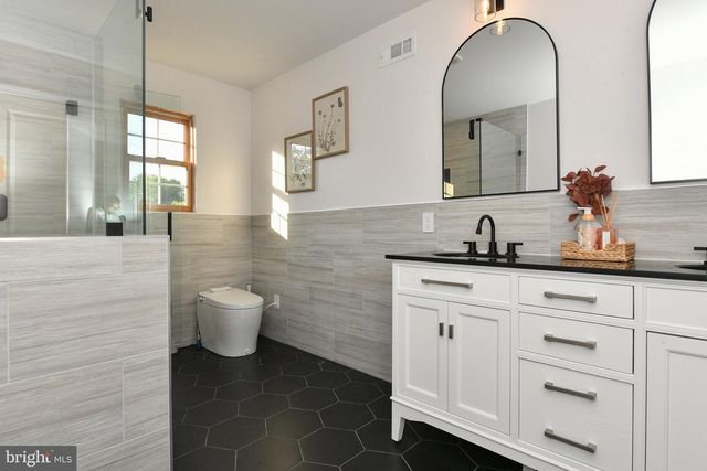 271 FRIENDSHIP RD, Cranbury, NJ 08512