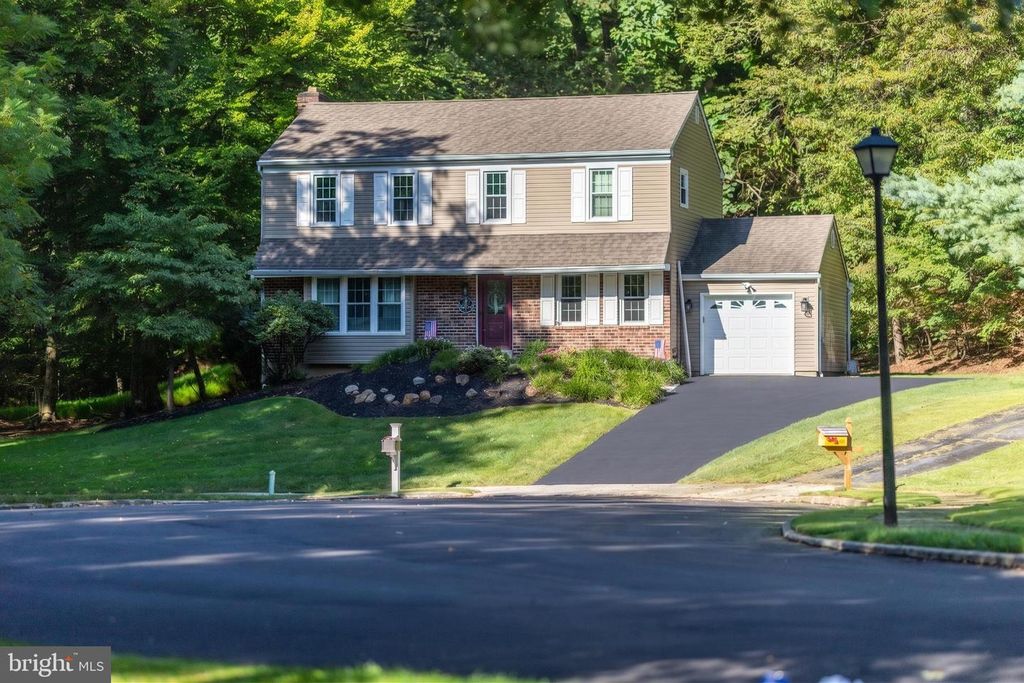 1141 SCHOOL HOUSE LN, West Chester, PA 19382