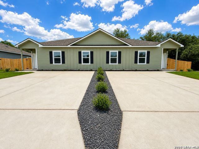 505 Hudson St, Seguin, TX 78155