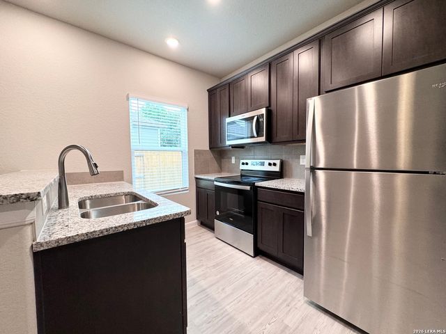 505 Hudson St, Seguin, TX 78155