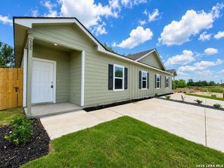 505 Hudson St, Seguin, TX 78155