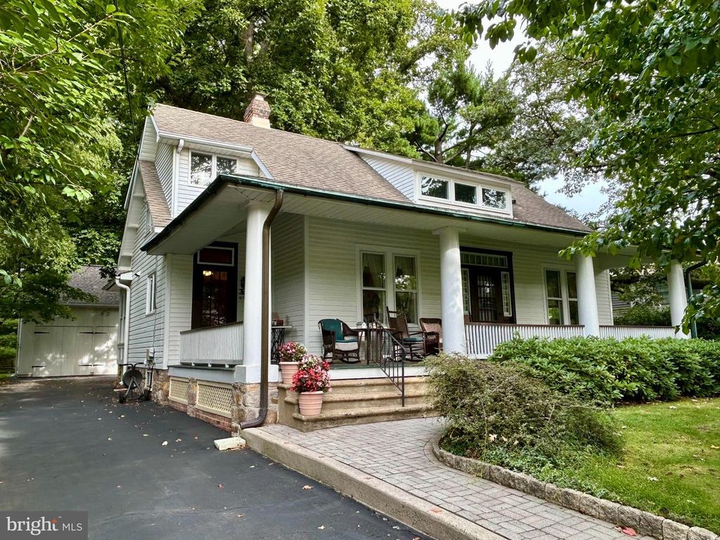 415 E COURT ST, DOYLESTOWN, PA 18901 — exterior