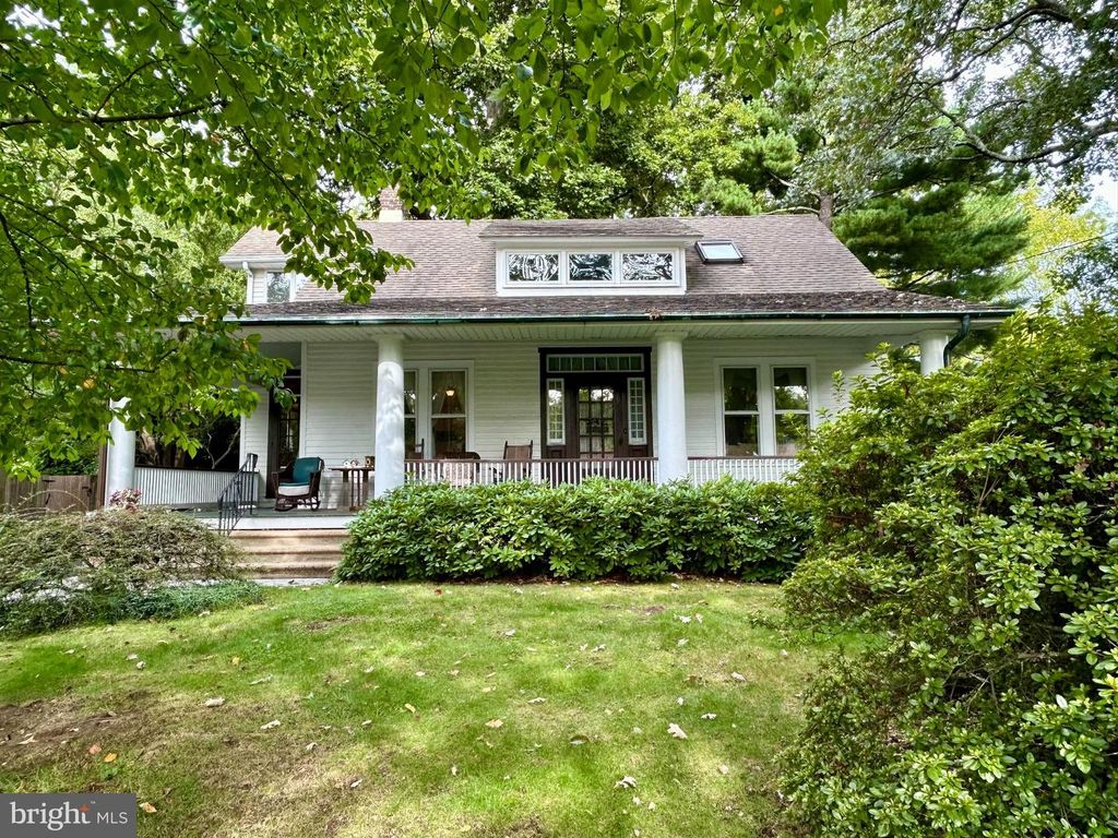 415 E COURT ST, DOYLESTOWN, PA 18901 — photo 2