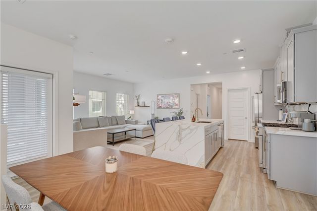 600 North Carriage Hill Drive 2084, Las Vegas, NV 89138