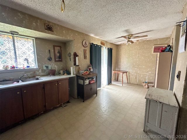 2002 N 15th Street, Mcalester, OK 74501