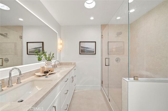 20852 Farnsworth Lane, Huntington Beach, CA 92646