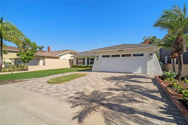 20852 Farnsworth Lane, Huntington Beach, CA 92646
