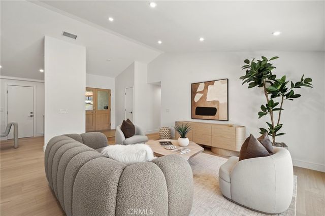 20852 Farnsworth Lane, Huntington Beach, CA 92646