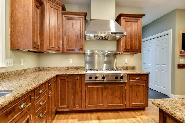 35 Johnson Drive, Holliston, MA 01746