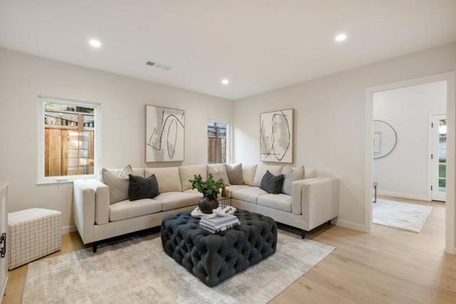 564 Orange Avenue, Los Altos, CA 94022