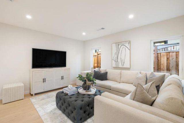 564 Orange Avenue, Los Altos, CA 94022