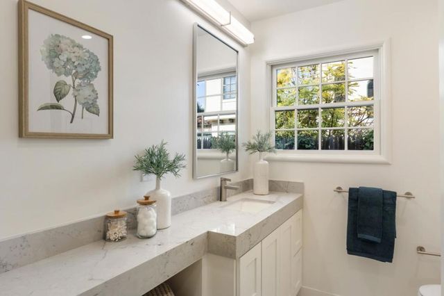 564 Orange Avenue, Los Altos, CA 94022