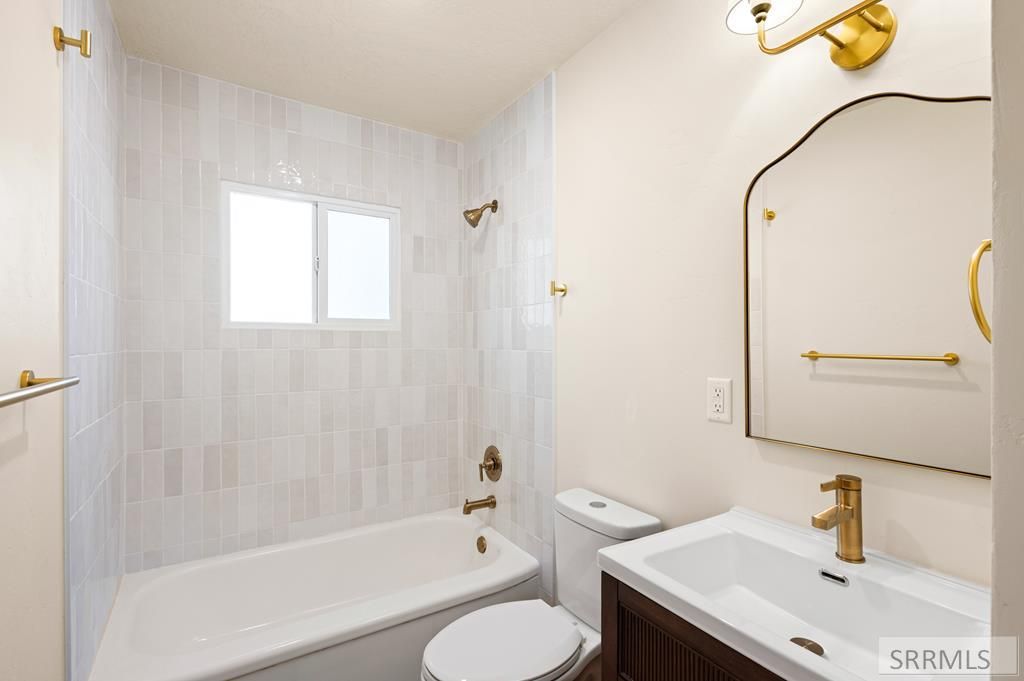 Image 15 of property listing at 1895 S Avocet Drive, Ammon, ID 83406